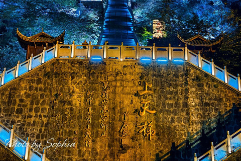 تشانغجياجيه: جولة ليلية في جبل تيانمن مع عرض ضوئيNight Tour to Tianmen Mountain