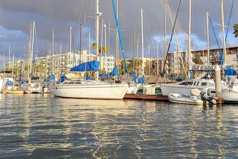 مارينا ديل ري رحلة بحرية رومانسية بالقارب مع السوشي والنبيذالعلاج بالمحيط، النبيذ والجبن - برانش أ