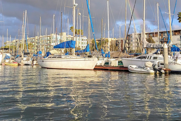 مارينا ديل ري رحلة بحرية رومانسية بالقارب مع السوشي والنبيذالعلاج بالمحيط، النبيذ والجبن - برانش أ