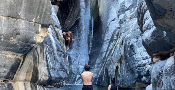 Wadi Ghul Adventure Hike, Misfat Al Abriyeen Tour & Lunch