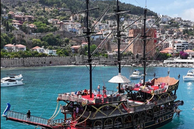 Alanya: Romantic Boat Tour with Lunch and Drinks