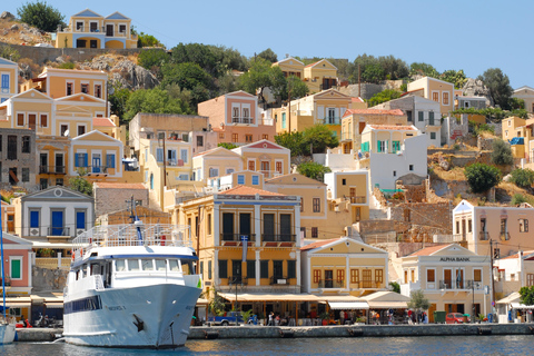 Rhodes : Excursion en bateau vers l&#039;île de Symi avec baignade à Saint-GeorgesBillets de bateau + transfert Lindos, Pefkos, Kalathos, Lardos