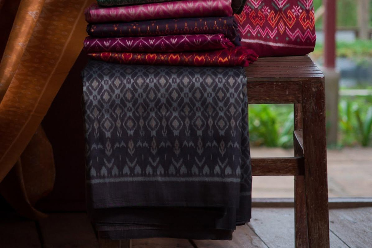 Siem Reap: Angkor Silk Farm & Mechrey Floating Village Tour