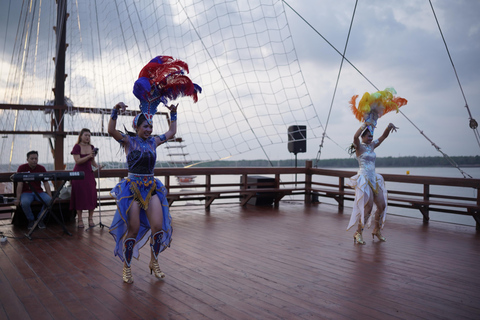 Cruzeiro Phinisi em Bali: Jantar ao pôr do sol com música ao vivo e buffetCruzeiro Phinisi em Bali: Ingressos para o cruzeiro com jantar de marinheiro