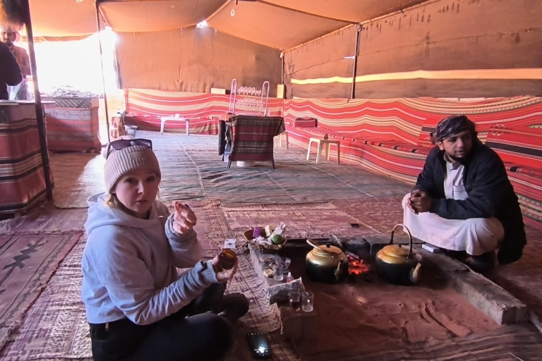 Wadi Rum: 2-Hour Jeep Tour with Bedouin Tea