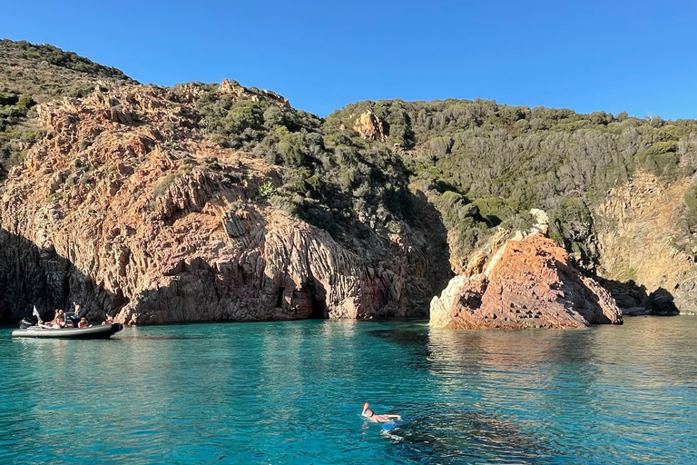 Desde Sagone/Cargèse: Cuevas marinas y snorkel Tour en barco al atardecerPuesta de sol calanques Cargèse