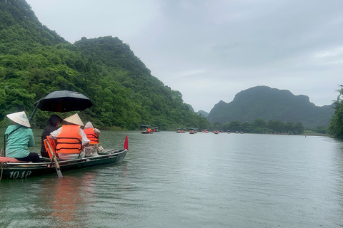 Ninh Bình: Bai Dinh, Trang An en Mua Cave dag privétourNinh Bình: Bai Dinh, Trang An en Mua Cave op de motor