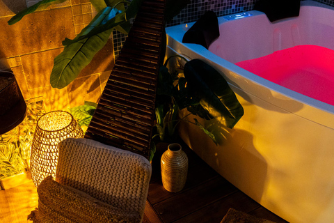 París: Estancia en el Hotel Seine Yacht y espectáculo de Cabaret Latino Paradis