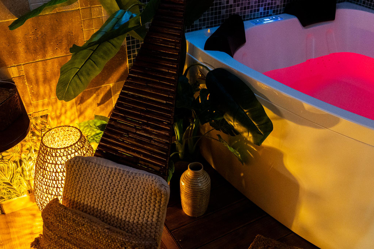 París: Estancia en el Hotel Seine Yacht y espectáculo de Cabaret Latino Paradis