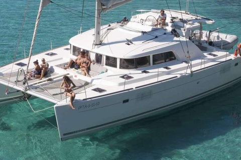 Premium and exclusive catamaran in Lanzarote 4h Exclusive and private catamaran in Lanzarote