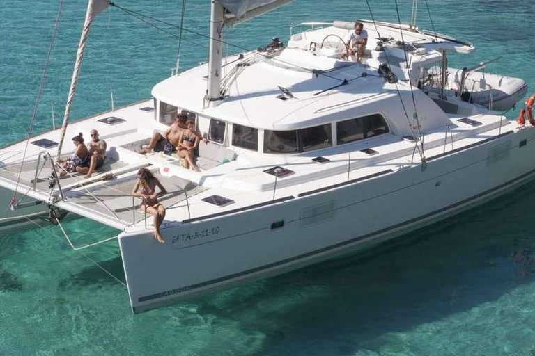 Premium and exclusive catamaran in Lanzarote 4h Exclusive and private catamaran in Lanzarote
