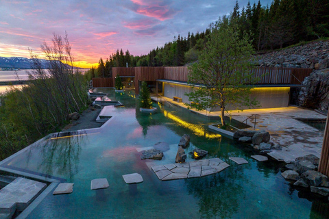 Reykjavik: 8-Day Iceland Ring Road Guided Small Group Tour