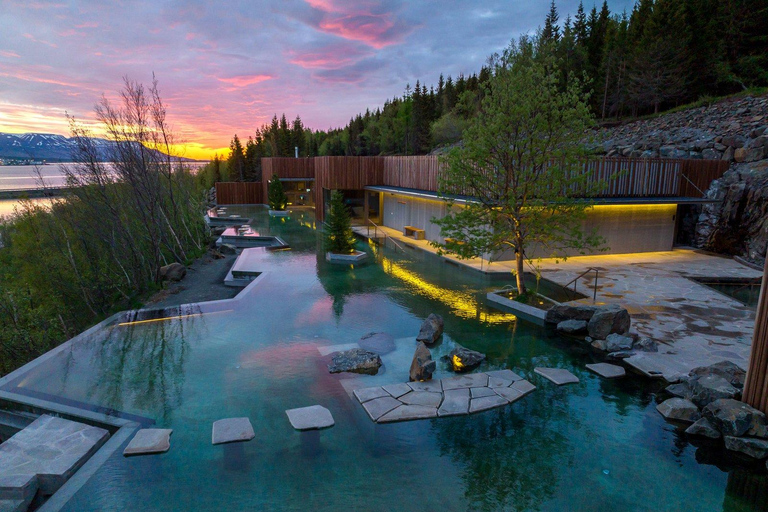 Reykjavik: 8-Day Iceland Ring Road Guided Small Group Tour