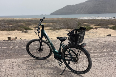 La Graciosa: Bike and E-Bike Rental with Route Map La Graciosa: Standard Bike with Route Map