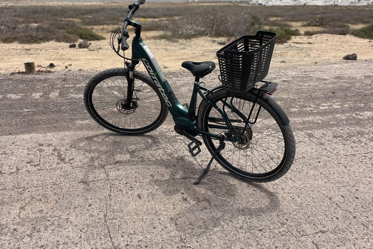 La Graciosa: Bike and E-Bike Rental with Route Map La Graciosa: Standard Bike with Route Map