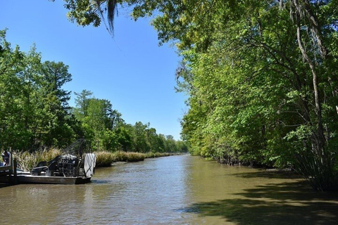 Von New Orleans aus: Whitney Plantation und Airboat Tour ComboWhitney Plantation und großes Airboat mit bis zu 18 Personen