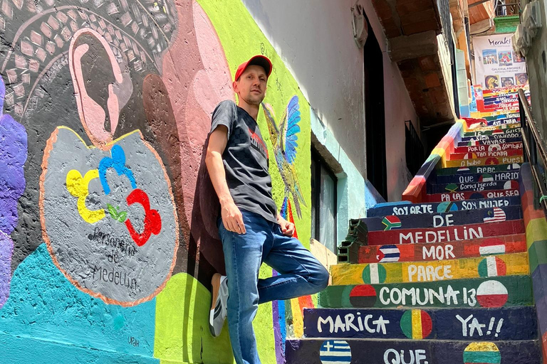 Medellín: City Sightseeing Tour, Comuna 13 and Major Sights. Shared sightseeing tour