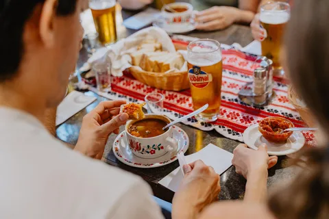 Boedapest: Culinaire tour met wijnproeverij door Foodapest™ 2025