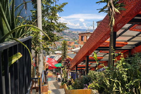 Medellín: Half-Day Tour to Comuna 13 & Exotic Fruit Market