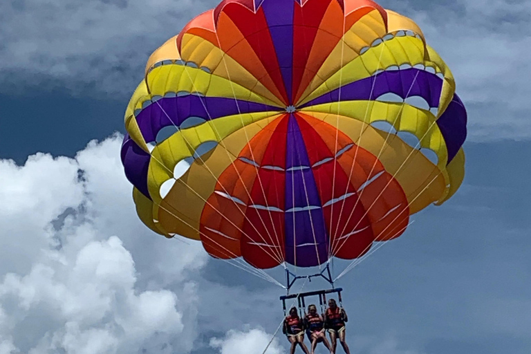 Punta Cana: przygoda z parasailingiem z odbiorem z hoteluPunta Cana: Przygoda z parasailingiem z odbiorem z hotelu