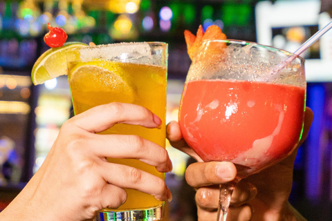 Santa Marta: Centro Histórico Bar and Club Crawl with Guide