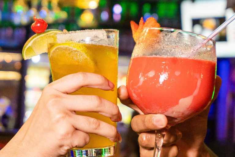 Santa Marta: Centro Histórico Bar and Club Crawl with Guide