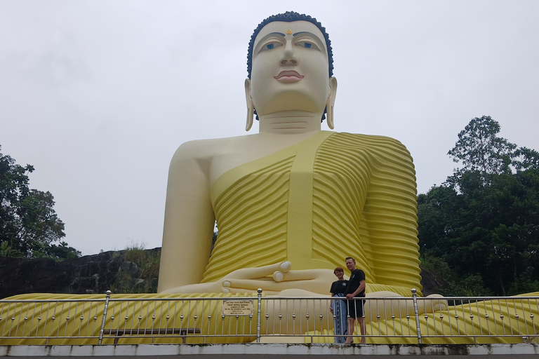 Kandy: Private Tuk Tuk City Tour with Local Guide