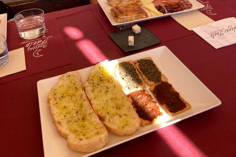 Alicante: Winery Tour with Wine Tasting and Snacks