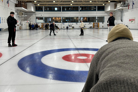 Montréal : expérience de curling avec moniteur et équipement
