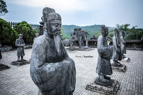 Hue: Cruise op de Parfumrivier met Thien Mu Pagode en Tomben