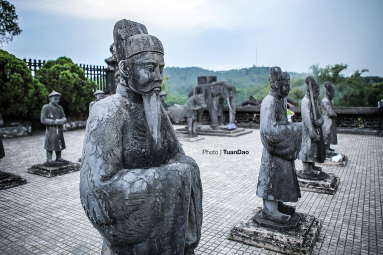 Hue: Perfume River Dragon Boat Cruise Pagoda & Tombs Visit With English Speaking Tour Guide