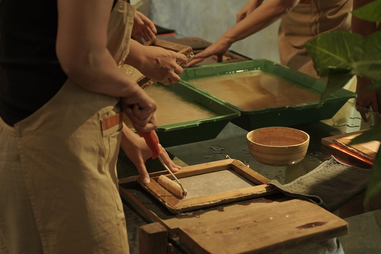 Da Nang: Workshop on making Dó paper and Dó paper notebooks