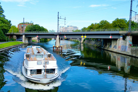 Berlin: Sightseeing Cruise from Berlin Main Station