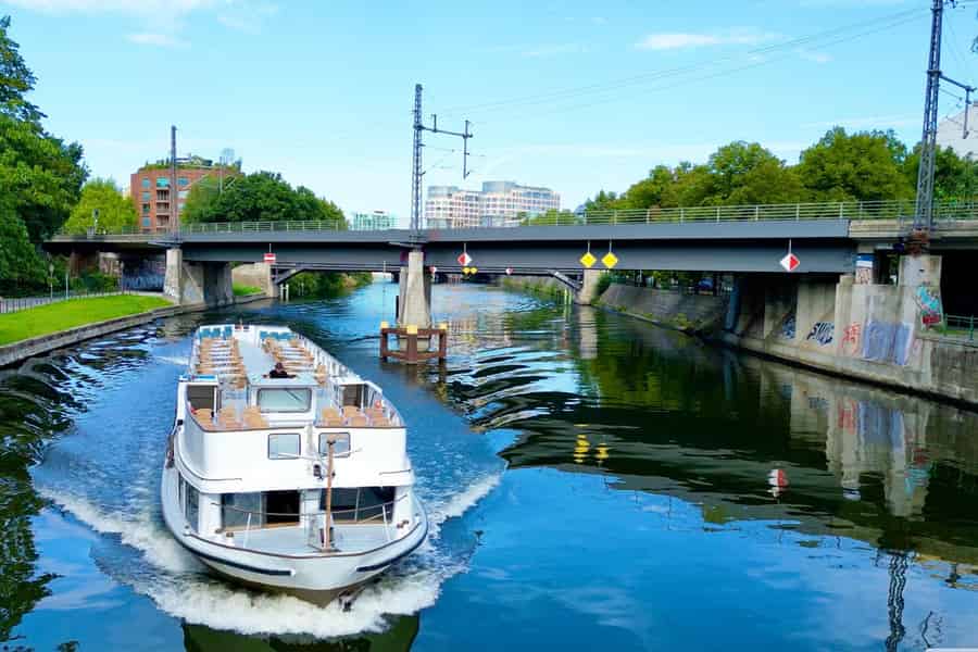 Berlin: Sightseeing Cruise vom Berliner Hauptbahnhof. Foto: GetYourGuide