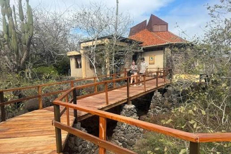 SanCristóbal: Interpretation Center, Tijeretas & CarolaBeach