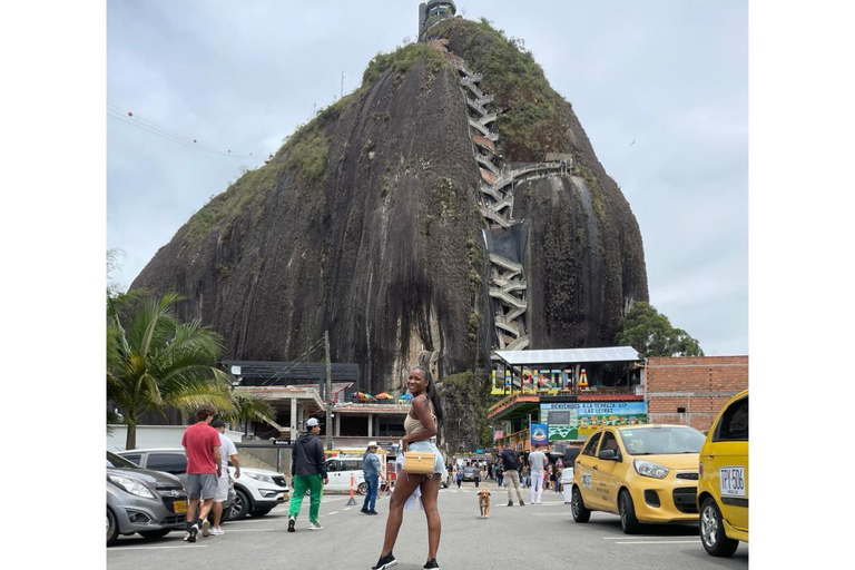 Halbprivate Tour: Entdecke den Charme von GuatapeEntdecke den Charme von Guatape