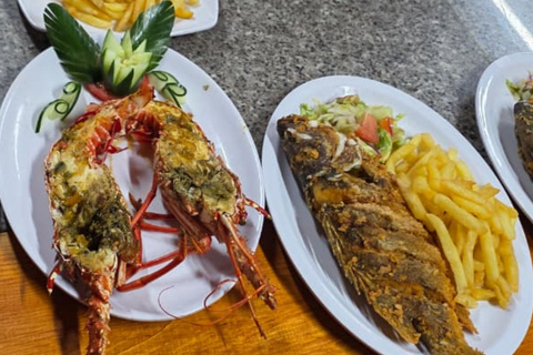Panama City: San Blas Tropical Adventure – 3 Islands with Lunch at a Local Restaurant Tropical Adventure in Guna Yala: 3 Islands with Lunch at a Local Restaurant