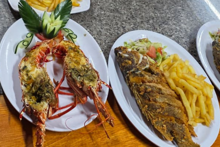 Panama City: San Blas Tropical Adventure – 3 Islands with Lunch at a Local Restaurant Tropical Adventure in Guna Yala: 3 Islands with Lunch at a Local Restaurant