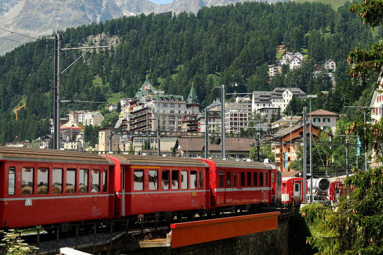 Wycieczka z Mediolanu do St. Moritz prywatnym samochodem i Bernina Express