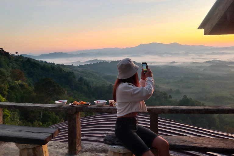 Khao Lak: Nascer do sol mágico acima das nuvens em Khao Khai NuiKhao Lak: nascer do sol mágico acima das nuvens em Khao Khai Nui