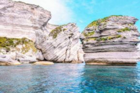 Rubber dinghy day trip in the Corsican archipelago