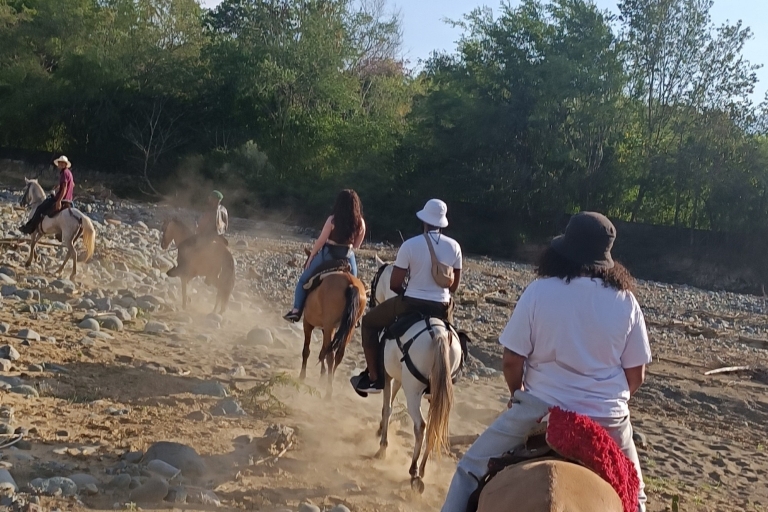 Desde Medellín:Tour a caballo+Visita Santa Fe de AntioquiaDesde Medellín: Paseo a caballo+Visita Santa Fe de Antioquia