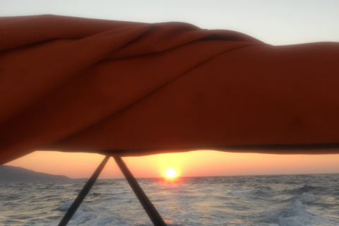 Agia Pelagia : Excursion en bateau à moteur au coucher du soleil avec boissons non alcoolisées