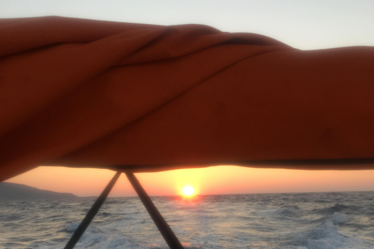 Agia Pelagia : Excursion en bateau à moteur au coucher du soleil avec boissons non alcoolisées