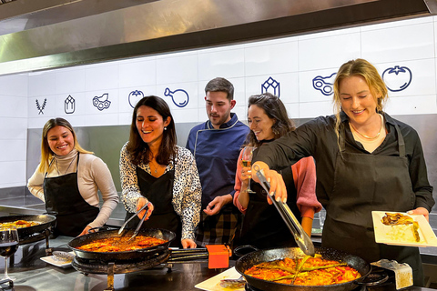 Valencia: Paella Cooking Class with Central Market Tour Paella Cooking Class in English