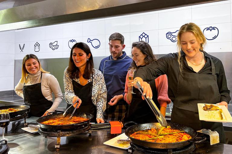 Valencia: Paella Cooking Class with Central Market TourPaella Cooking Class in English