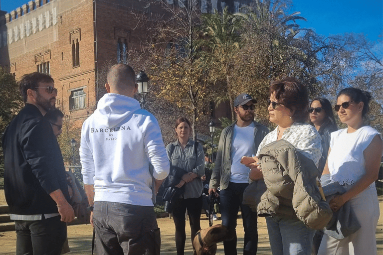 Barcelona: Old Town Private Walking Tour of Past and Present 2H - Guided tour in Spanish with Fábio