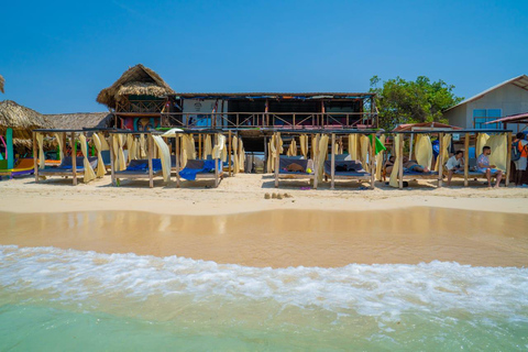 Cartagena: disfruta las islas del rosario con barra libre