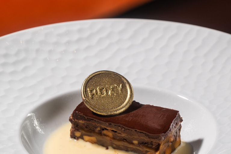 RIO: ROXY DINNER SHOW: DINNER AND A SHOW THAT HUGS