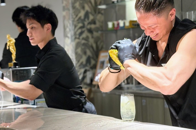 Kyoto: Muscle Bar Entry Ticket Night Show with Macho in Gion 【Value Set】Entry Ticket with 2 Drinks and 1 Performance